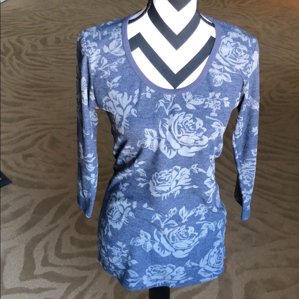 Erge - Floral long sleeve with scoop neck. Large.